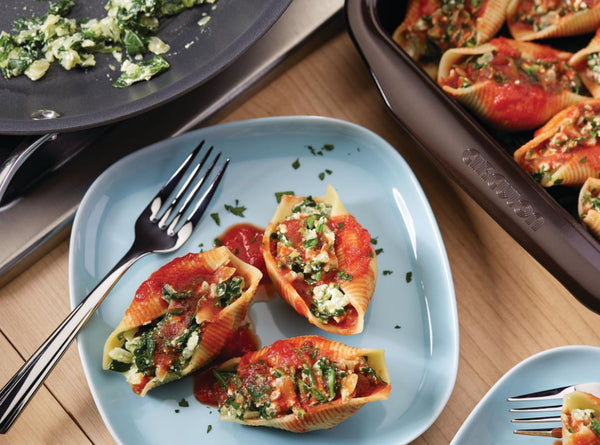 Spinach Ricotta Stuffed Shells - PotsandPans.com