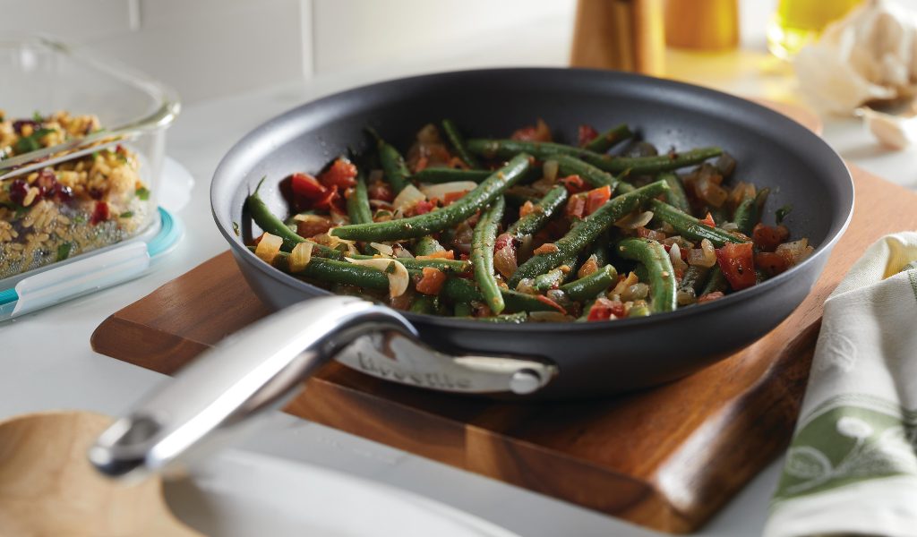 Long-cooked Green Beans with Tomatoes and Garlic