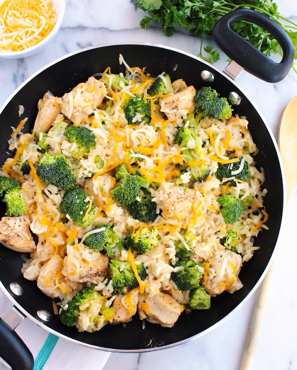 One Pan Cheesy Chicken and Broccoli Rice