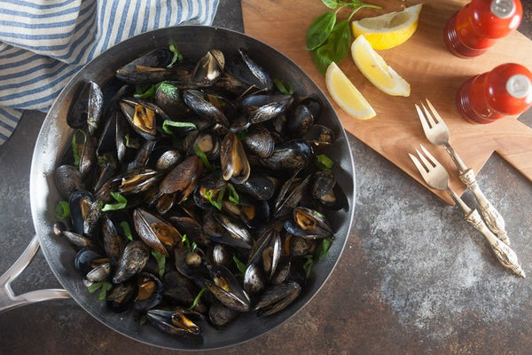 Mussels with Basil-Butter Sauce